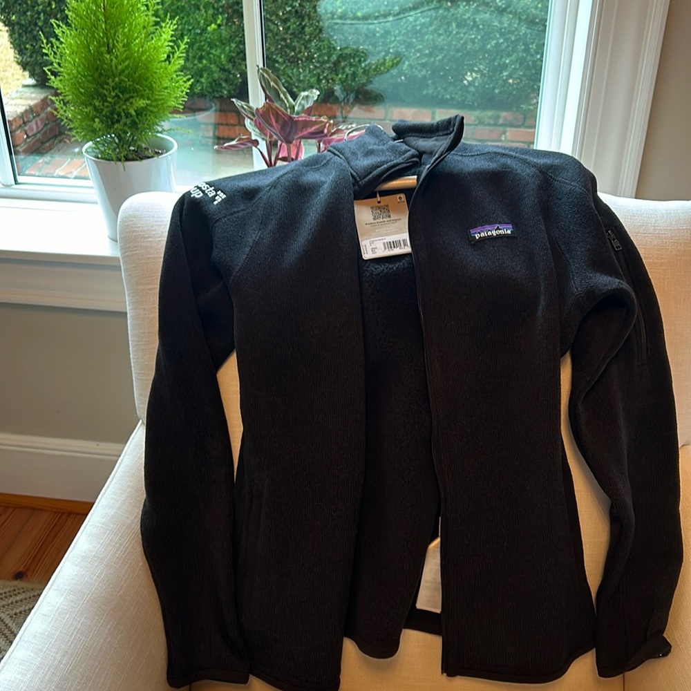 Patagonia women’s small sweater jacket..Logo on left side shoulder New